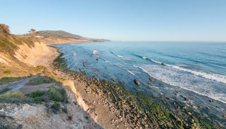 bigs-Carpinteria-Bluff-Nature-Preserve-Beach-132025433-Large-1000x571